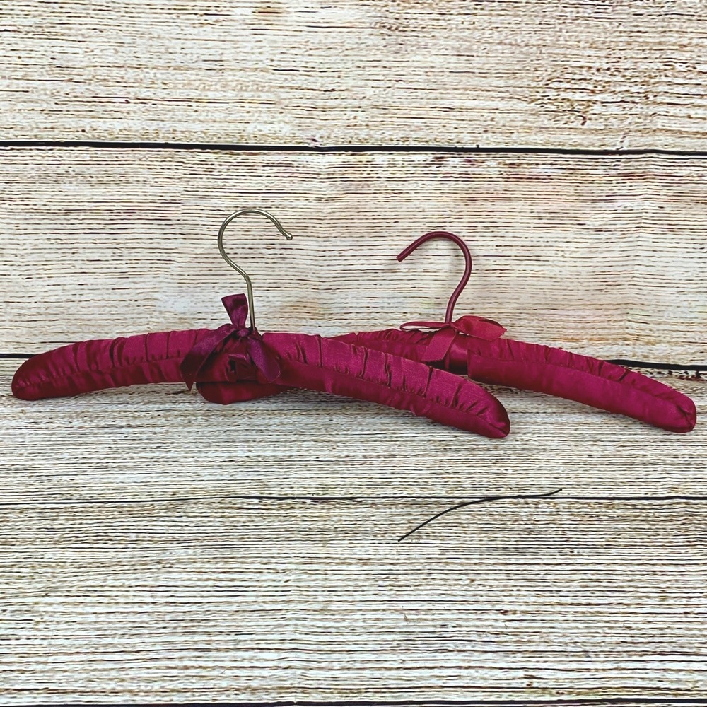 Padded Hangers Set of 2 Burgundy Satin Bow Accent‎ Closet Organization